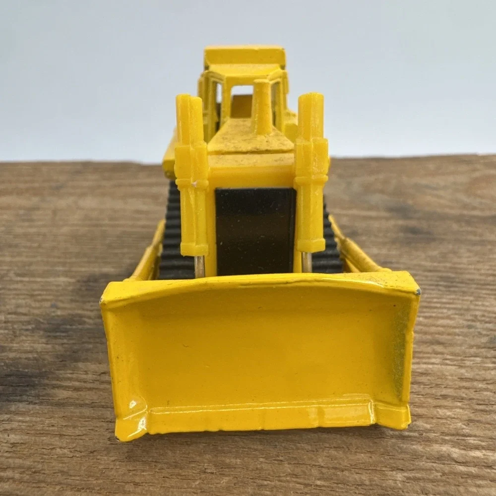 Hot Wheels Yellow Caterpillar Bulldozer Rubber Tracks 1/64 Diecast Mattel 1979‎